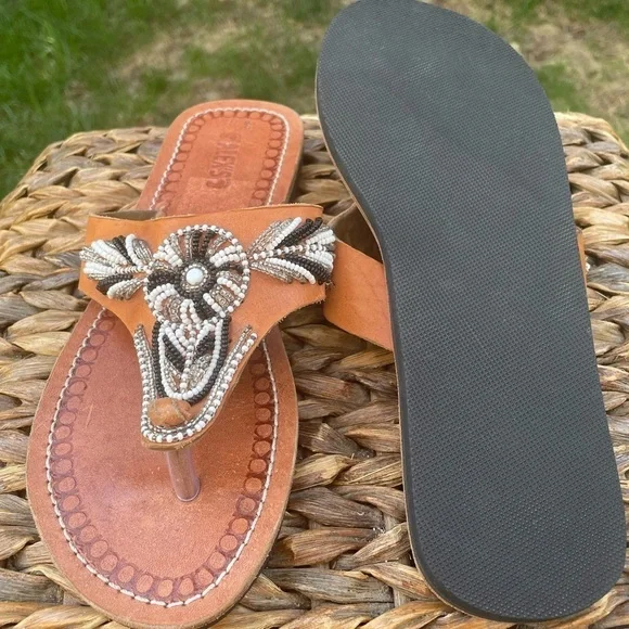 NEW African Maasai Handmade Black & White Beaded Tan Leather Toe Post Sandals - Picture 6 of 7
